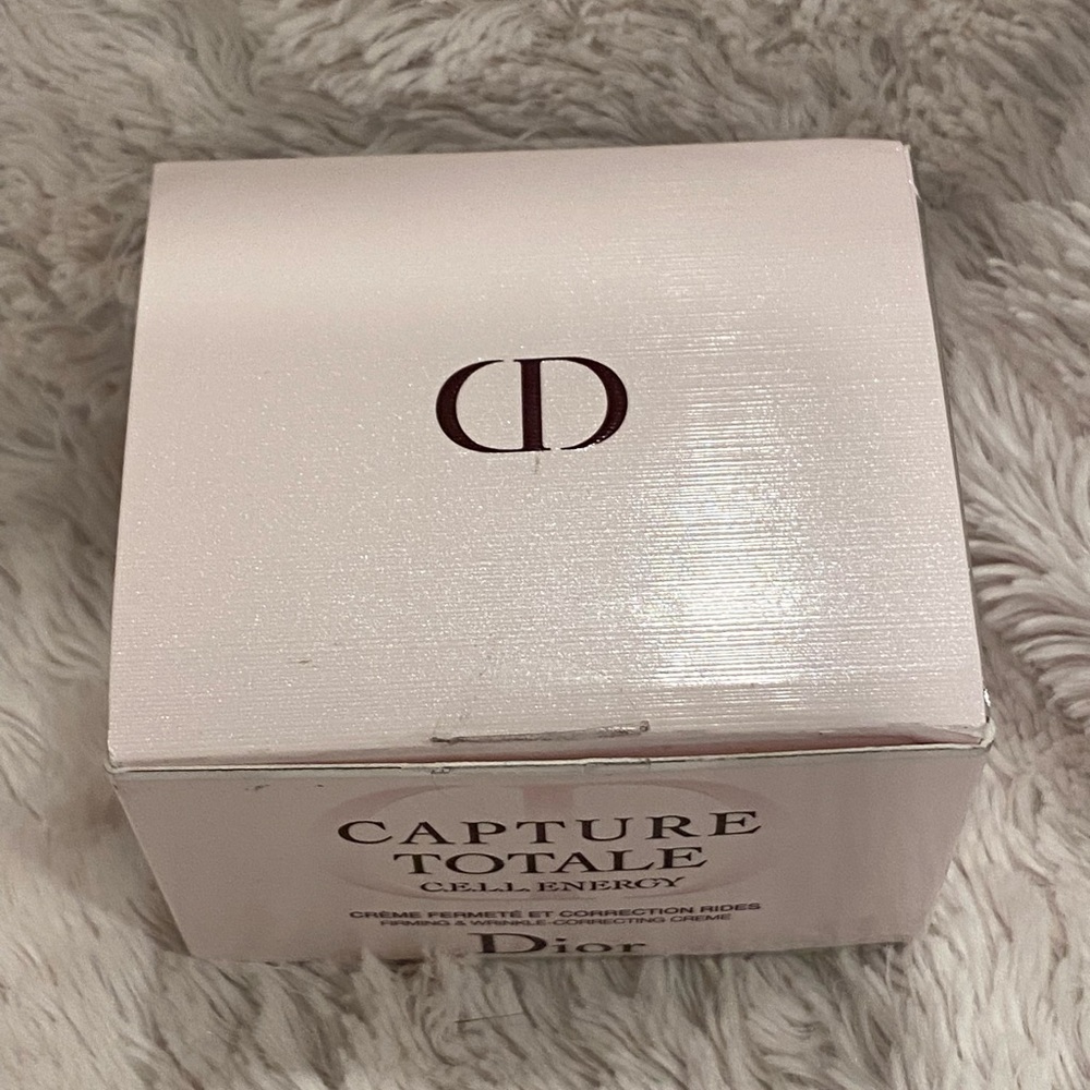 Christian Dior Capture Totale Firming and Wrinkle Correcting Cream - Picture 3 of 11